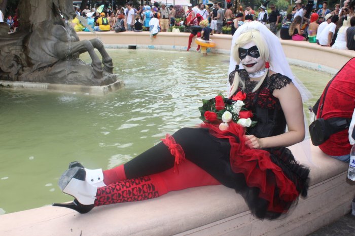 Harley quinn wedding dress