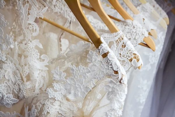 Origins of white wedding dress